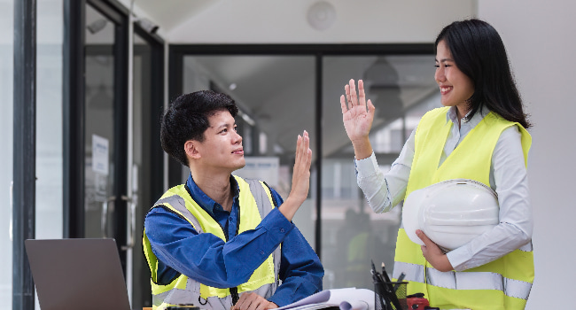 Considerations Before Accepting a Travel Labor Position