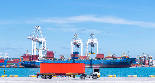 Key Differences Between Cross-Docking and Transloading